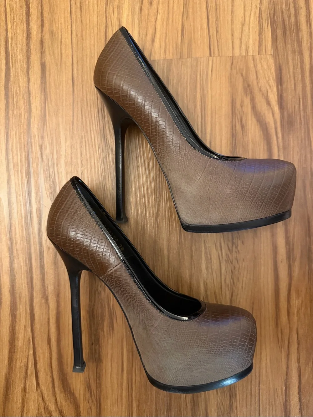 YSL Saint Laurent Brown Croc-Embossed Leather Platform Tribtoo Pumps 38 - Picture 6 of 10
